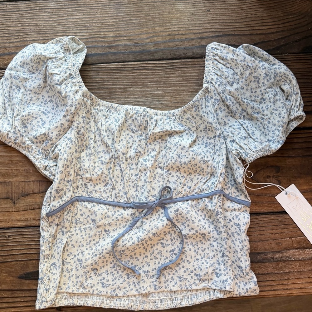 NWT Sienna Sky Light Blue Floral Puff-Sleeve Peasant Top